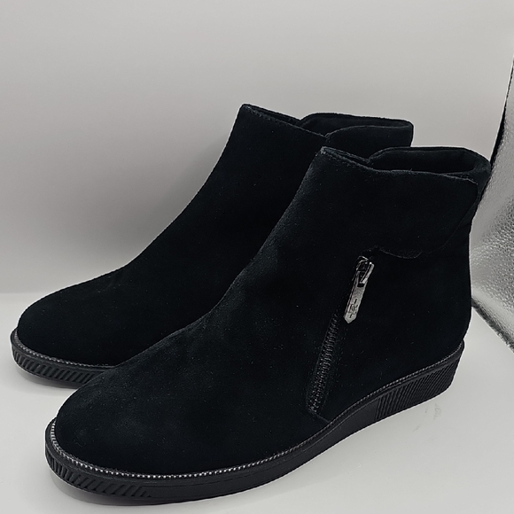 L'amour des pieds Shoes - L'Amour des Pieds Jaidly Bootie Ankle Boots Size 7 Black Suede Comfort